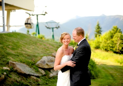 wedding photos by ski lift in white mountains