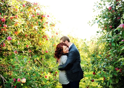 apple orchard engagement photos 