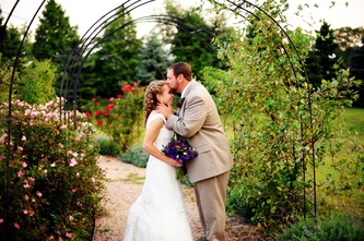couple having a botanical garden wedding